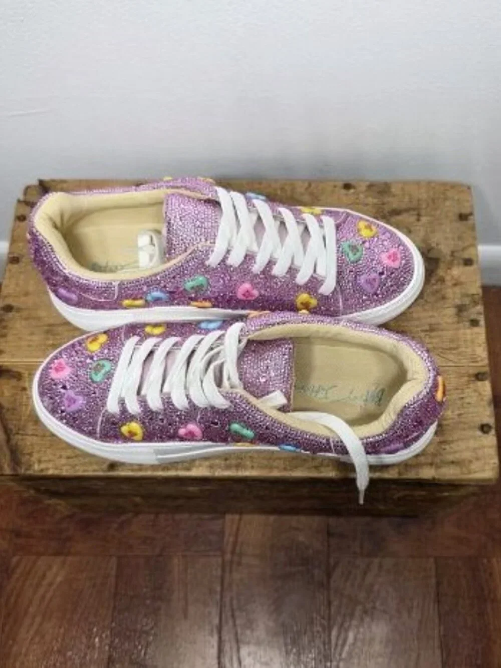 Betsey Johnson $109 Sidny Pink Multi Conversations Hearts Sz 8 NIB! - Picture 4 of 9